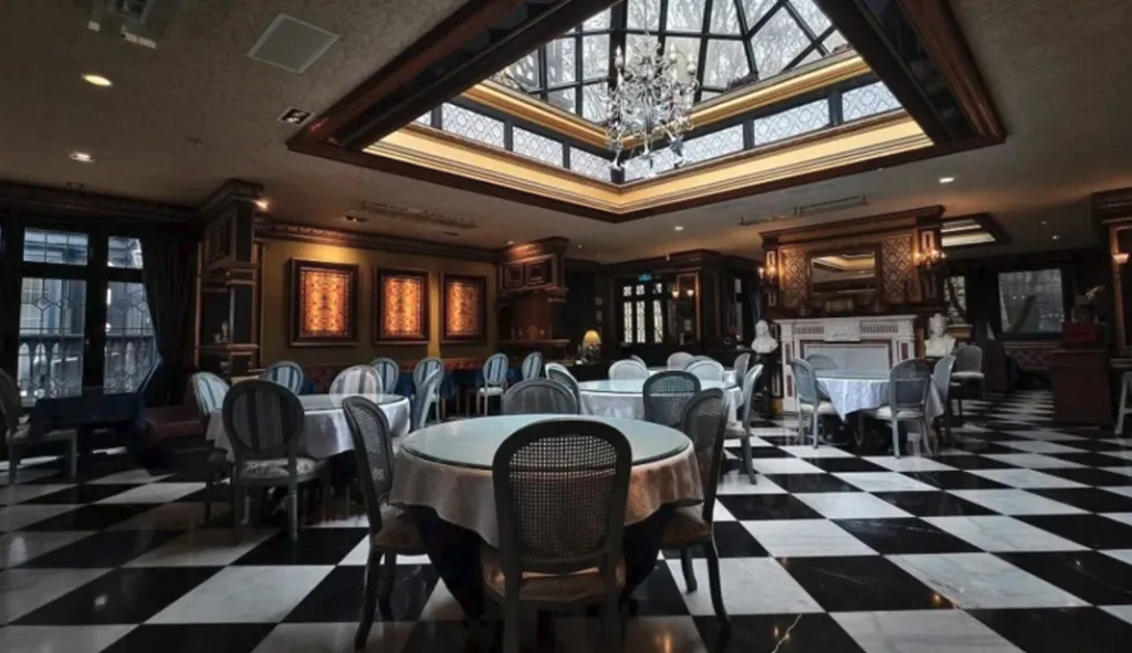 trai-nghiem-vui-nhon-tai-lau-dai-anh-quoc-co-dien-o-cingjing-an-trua-va-chup-hinh-cuc-chill